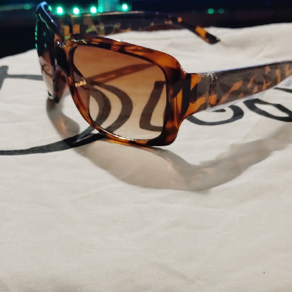 Tortoiseshell Sunglasses - Picture 7 of 7